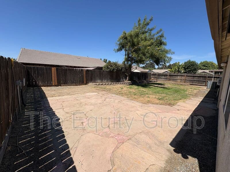 Visalia House: 429 N Amador Street