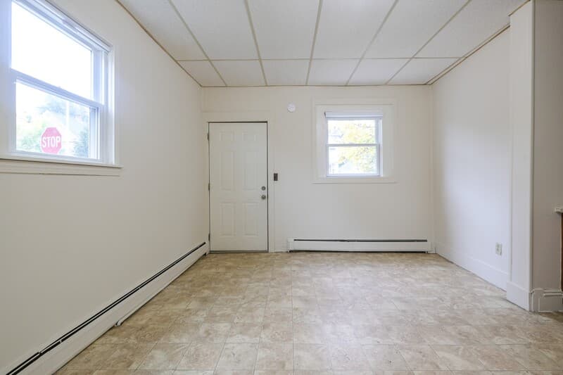 Springfield Condo: 680 Carew St