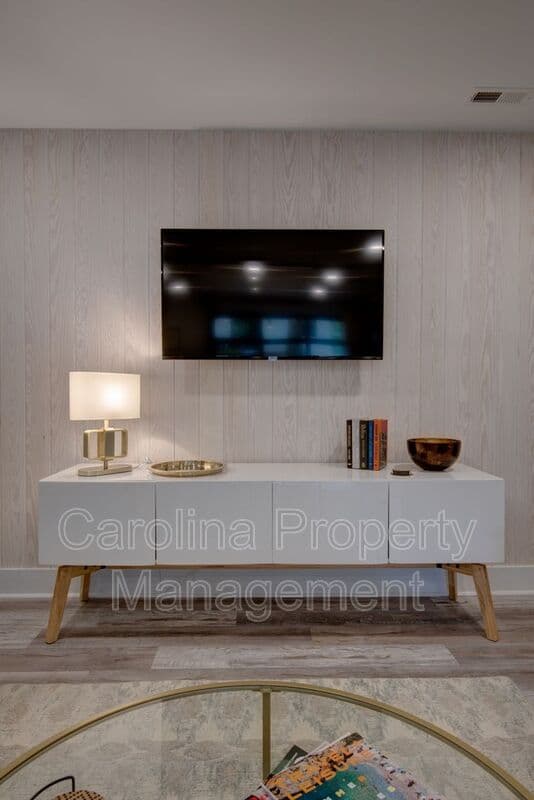 Charlotte House: 3945 Rockfern Rd