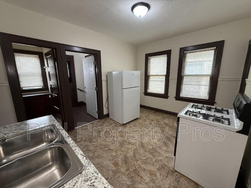 Milwaukee Condo: 2532 N 37th St