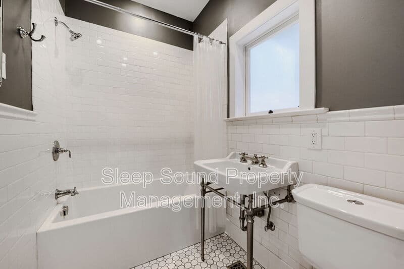 Portland House: 1912 NE 11th Ave