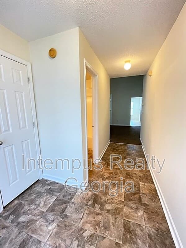 Snellville House: 4389 Persian Ct