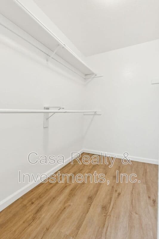 Panorama City House: 8800 Cedros Ave