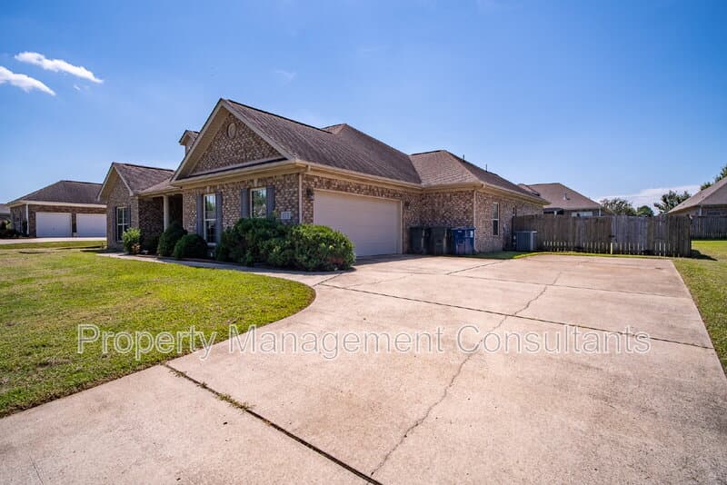 Madison House: 178 Sarah Jane Dr