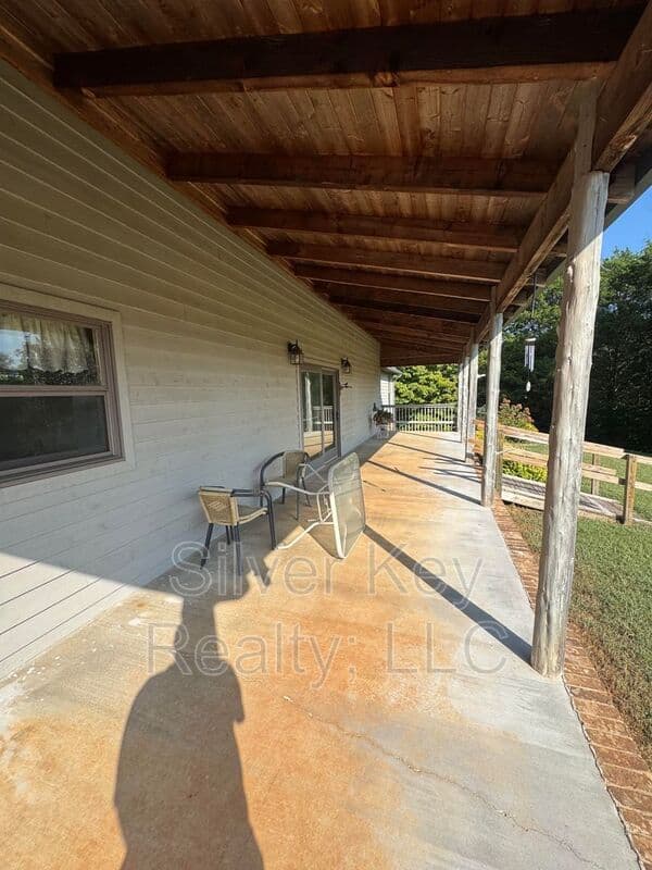 Athens House: 834 Highway 39 East