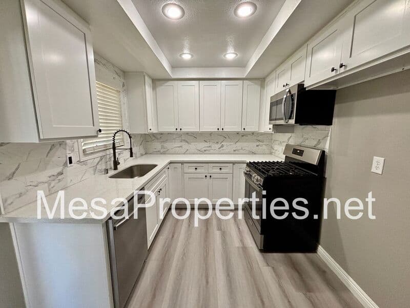 Ontario Condo: 1749 E Fairfield Ct