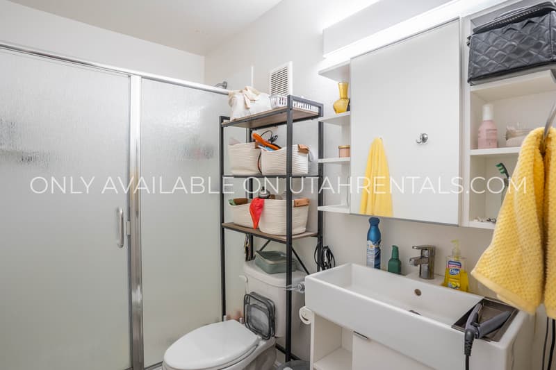Provo House: 760 N 800 E