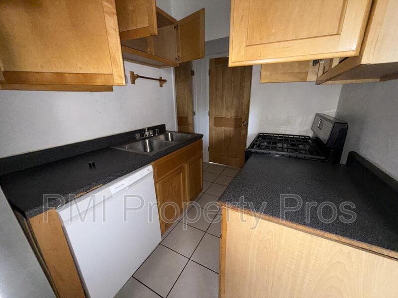 Milwaukee Condo: 2016 W Clybourn St