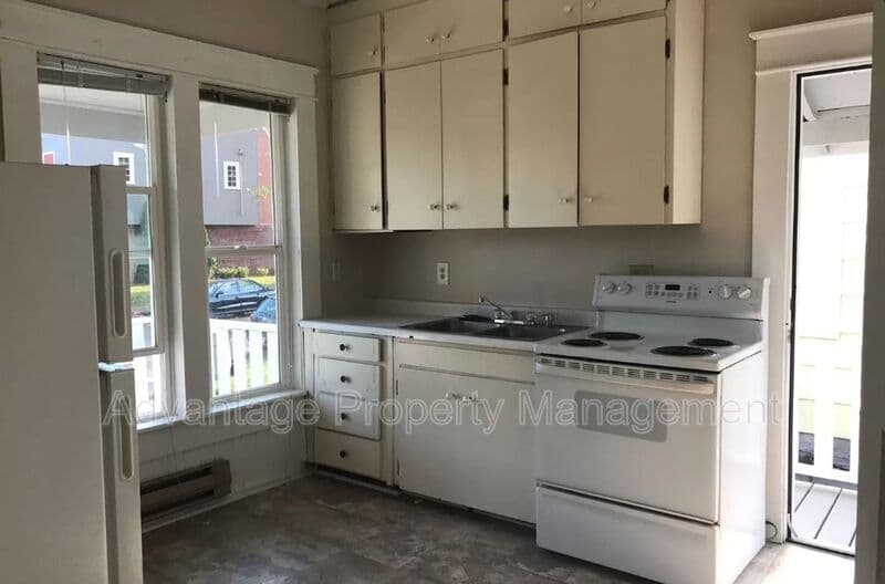 Corvallis House: 230 NW 13th St