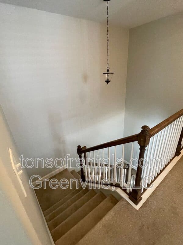 Greenville House: 536 Twin Lake Road