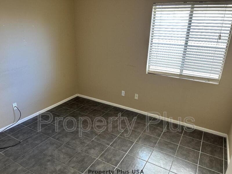 Maricopa House: 43591 W Colby Dr