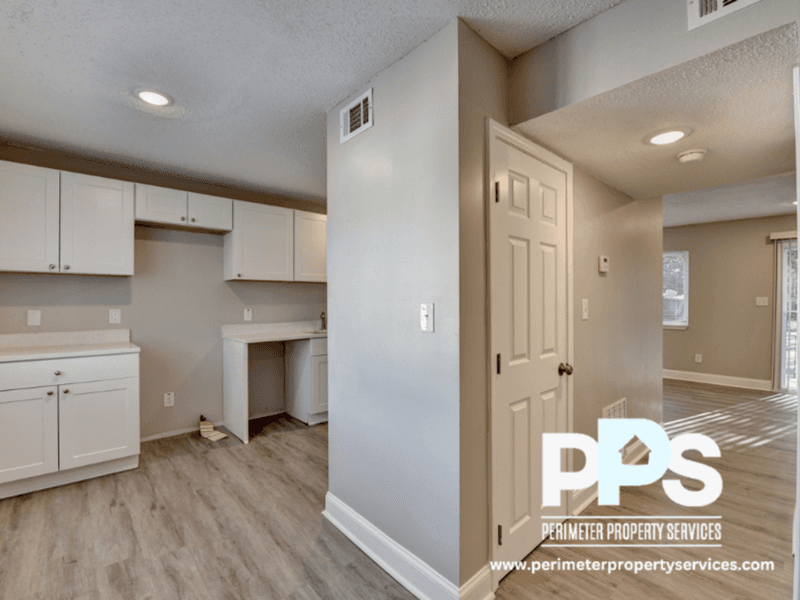 Atlanta House: 390 West Lake Avenue