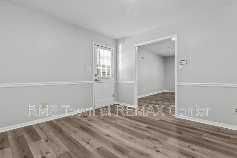 Snellville House: 1834 Dogwood Ct