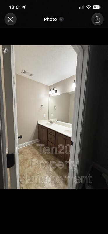 Midland House: 9420 Yarbrough Rd