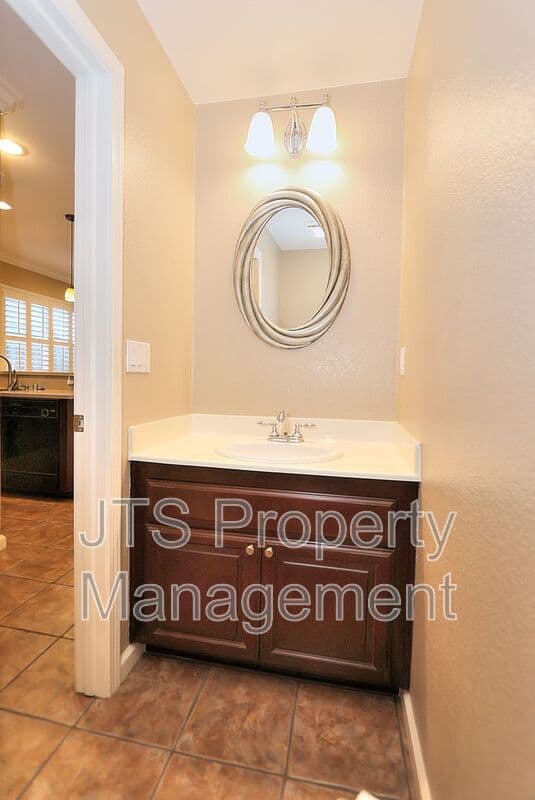West Sacramento House: 4046 Martis Street