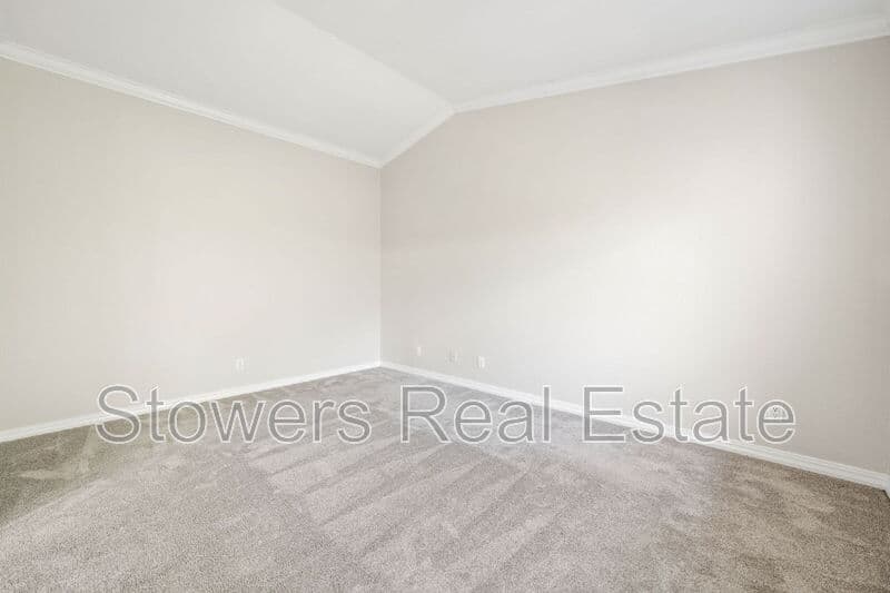 San Ramon Townhome: 613 S Blackbrush Ln