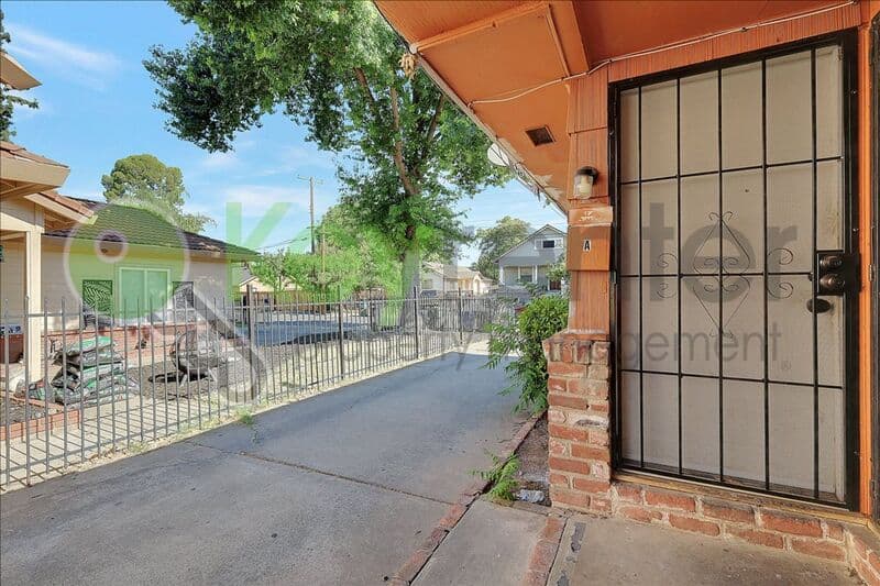 Sacramento House: 4806 Yosemite Avenue