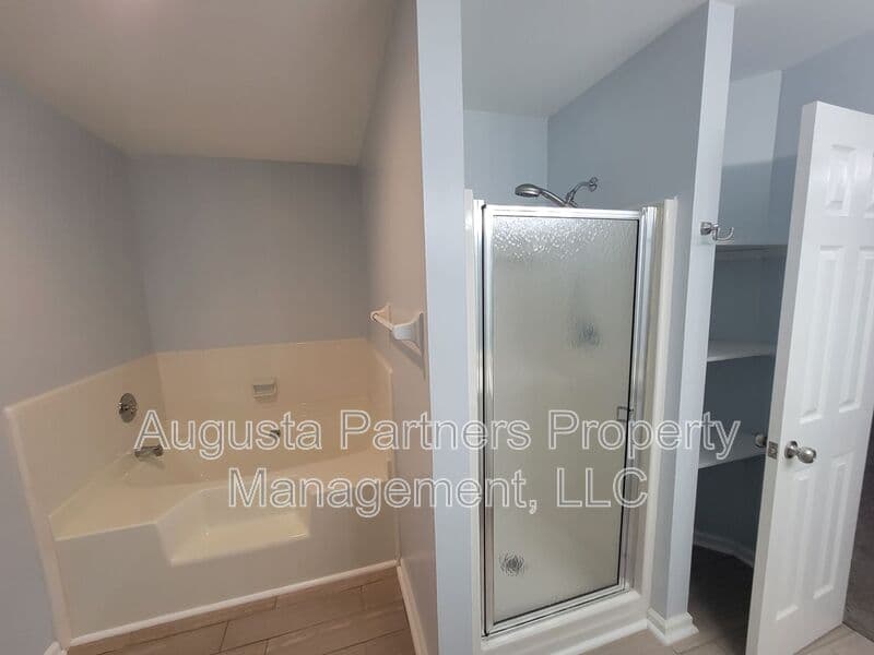 Augusta House: 2910 Pointewest Dr