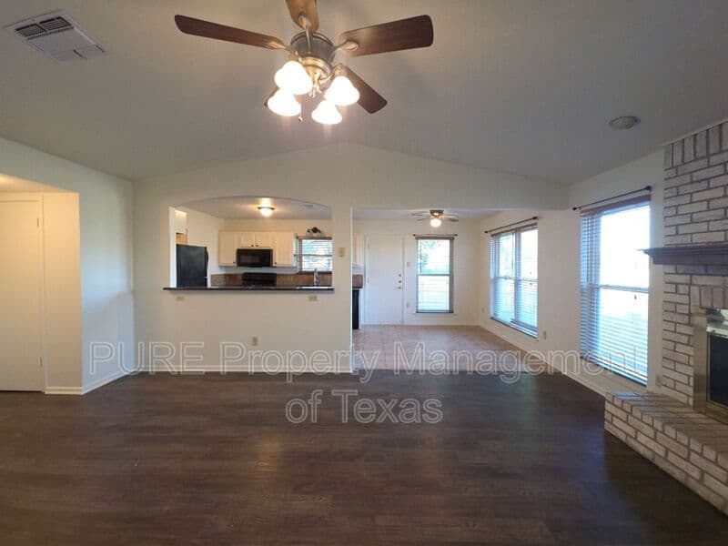 Elgin House: 304 McClendon Dr