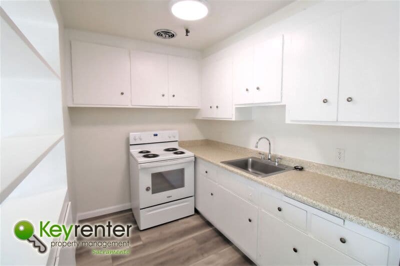 Sacramento House: 2320 P Street