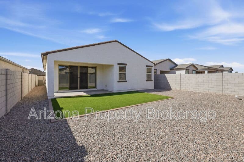 Surprise House: 18252 Avenida De Sol W