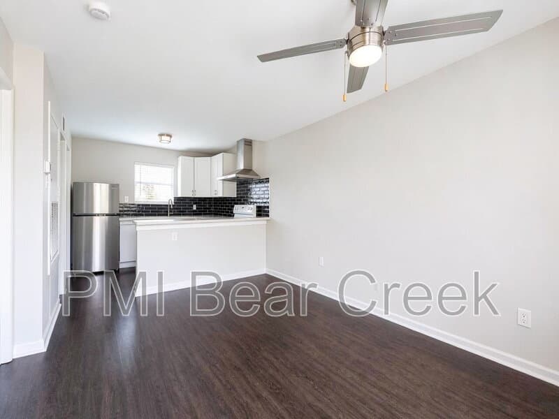 Houston Condo: 1824 Thonig Road