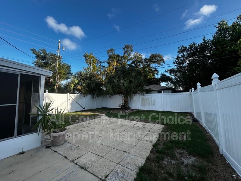 Kenneth City House: 5050 62nd St N