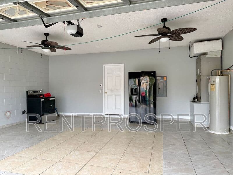 Kissimmee House: 677 Elbridge Dr