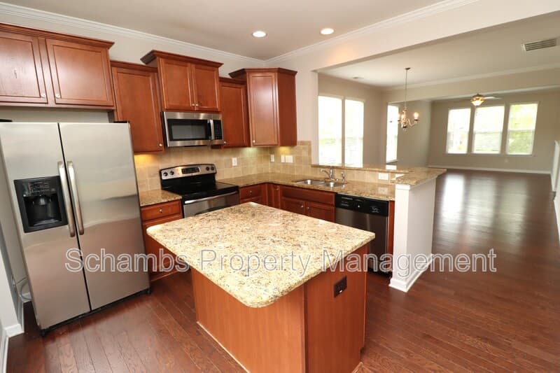 Cary House: 5045 Lalex Ln
