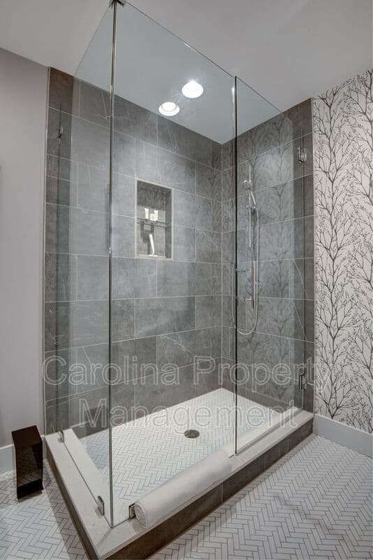 Charlotte House: 3945 Rockfern Rd