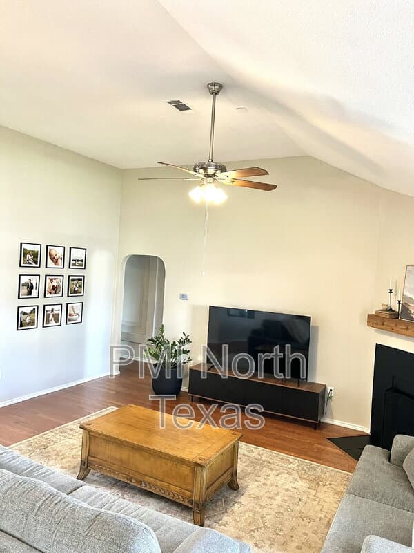 Little Elm House: 237 Flatwood Drive