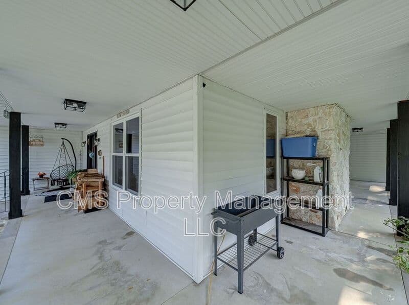 Morganville House: 17 Bauers Ln
