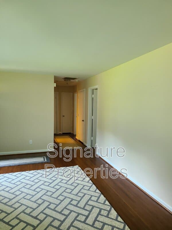 Henrico House: 9302 Huron Ave