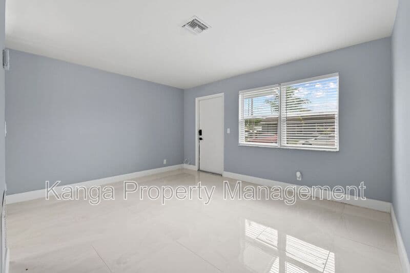 Riviera Beach Condo: 968 W 9th St