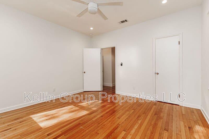 Lakeland House: 1203 Easton Dr