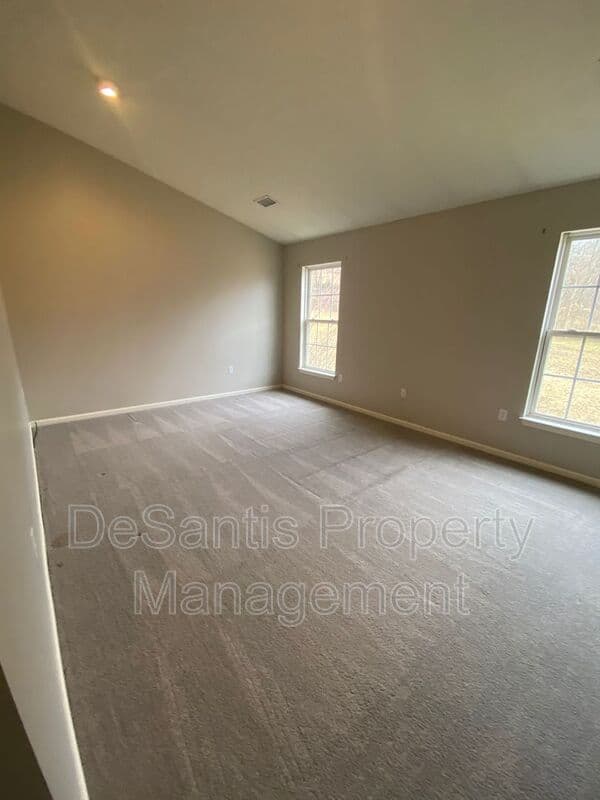 Mars Townhome: 640 Village Green Blvd East