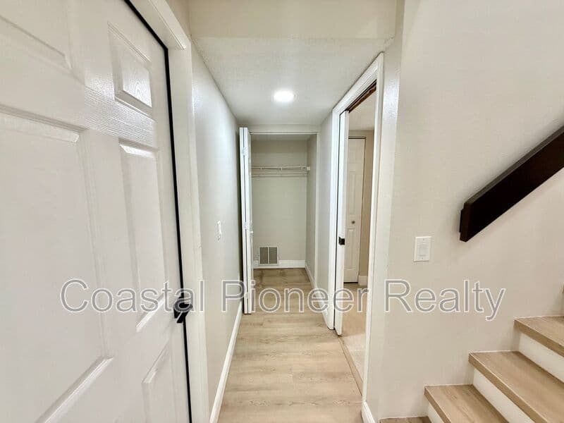 Tampa House: 8731 Huntfield St