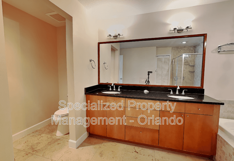 Orlando House: 100 S Eola Dr