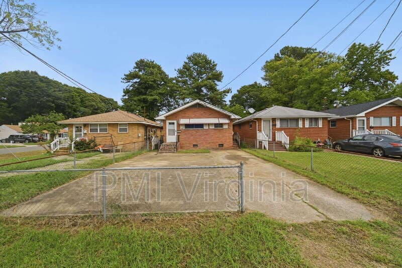 Hampton House: 430 Greenbriar Ave