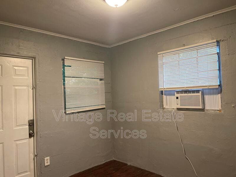 St Petersburg Condo: 843 Union St S