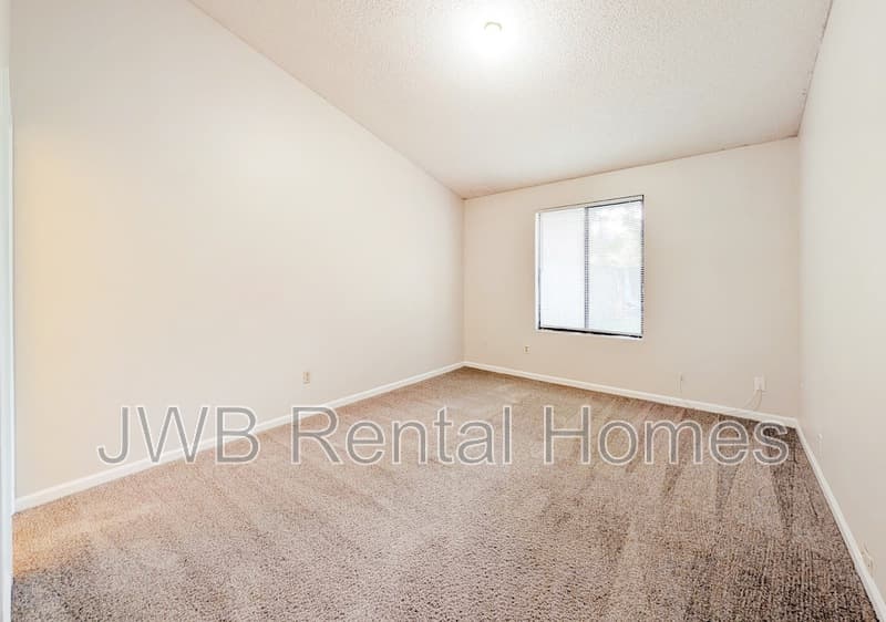 Jacksonville Townhome: 2416 Seabury Pl N