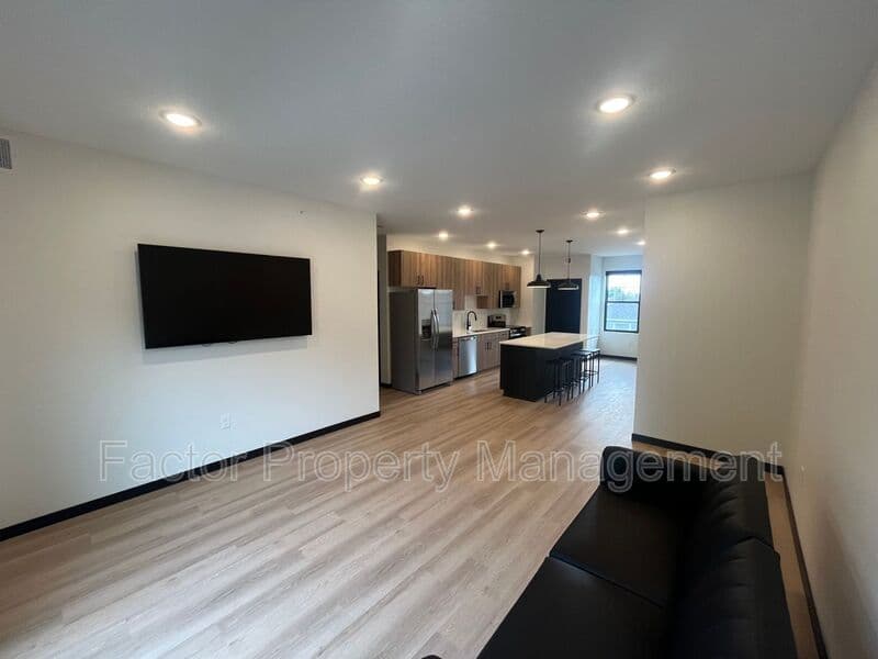 Mankato Condo: 1300 Warren Street