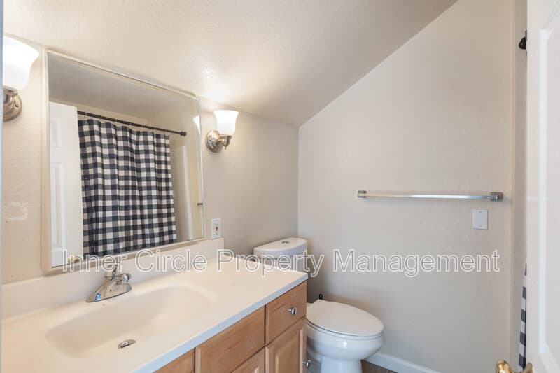 Brentwood House: 342 Chaucer Drive