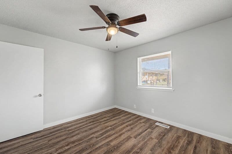 Rogers Condo: 1305 W New Hope Rd