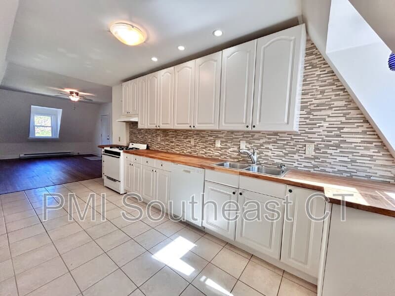 New London Condo: 285 Montauk Avenue