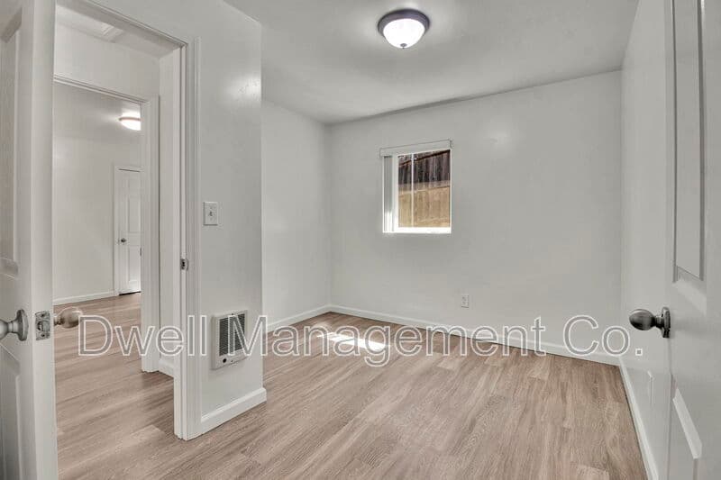 Spring Valley House: 9105 Rosedale Dr