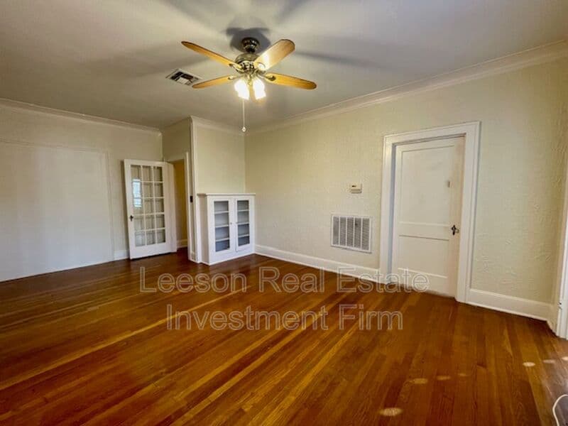SHREVEPORT House: 458 Forest Ave.