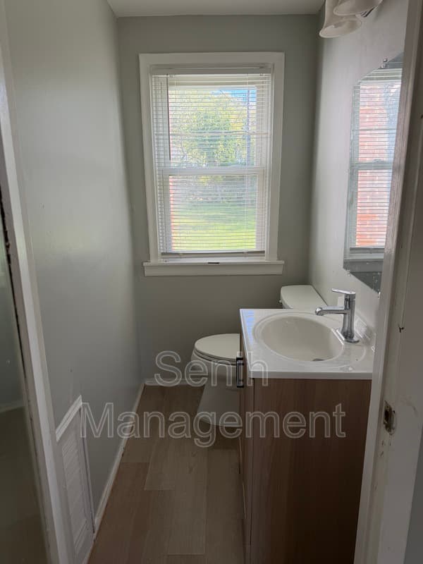 Westland House: 8046 Beatrice