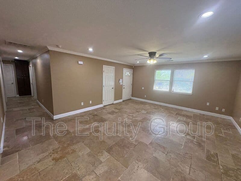 Visalia House: 744 West Buena Vista Ave