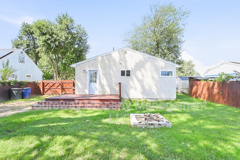 Mount Holly House: 213 Cardinal Lane
